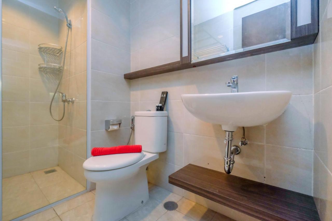 Fully Furnished And Comfortable 1br Mustika Golf By Travelio Apartemen *